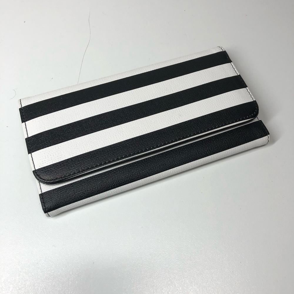 KUT wallet with stripes in black and white